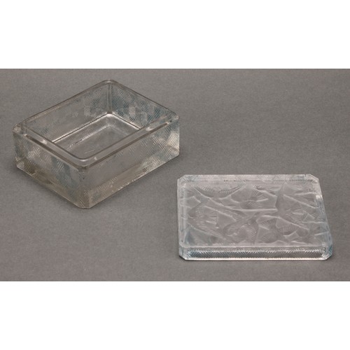 3246 - A René Lalique Hirondelles pattern frosted glass canted rectangular trinket box and cover, applied w... 