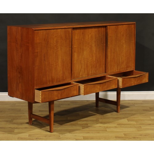 3317 - Mid-century Design - a Danish teak sideboard, designed by Erling W. Bach for Sejling Skabe, 112.5cm ... 