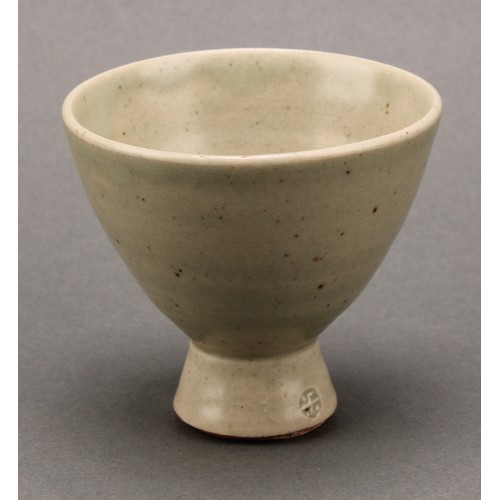 3187 - A Leach Pottery sake carafe and stopper with pair of conical sake glasses, glazed in celadon green, ... 