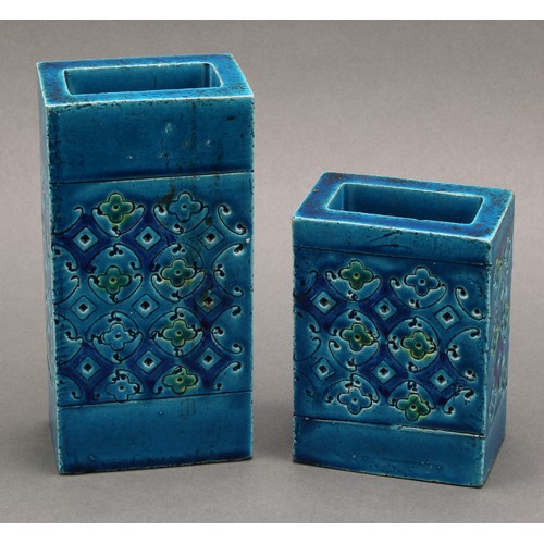 3103 - A graduated pair of Italian Bitossi Rimini blue slab vases, designed by Aldo Londi, decorated with i... 