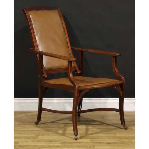 3330 - An Arts & Crafts mahogany reclining armchair, the sloping back adjustable on a baton, shaped arms wi... 