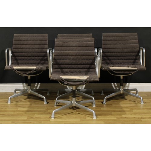 3306 - 20th Century Design - a set of four EA 217 swivel office chairs, by Charles & Ray Eames for Herman M... 