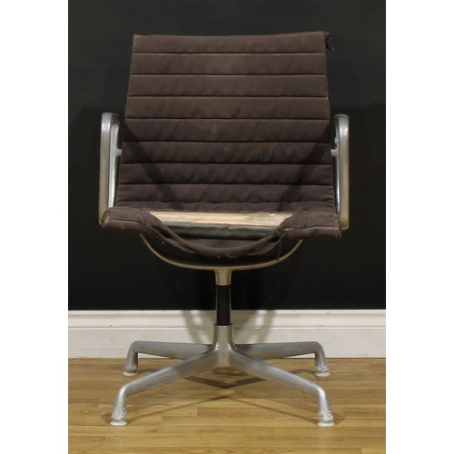 3306 - 20th Century Design - a set of four EA 217 swivel office chairs, by Charles & Ray Eames for Herman M... 