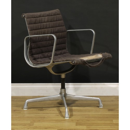 3306 - 20th Century Design - a set of four EA 217 swivel office chairs, by Charles & Ray Eames for Herman M... 