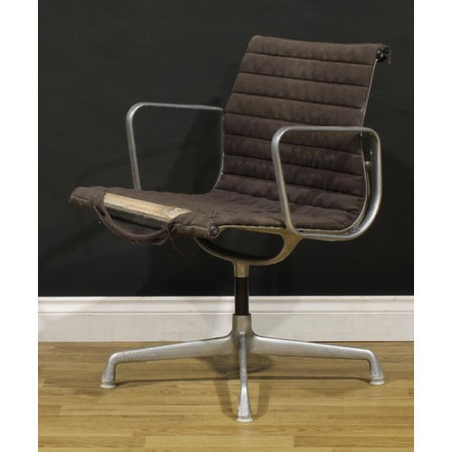 3306 - 20th Century Design - a set of four EA 217 swivel office chairs, by Charles & Ray Eames for Herman M... 