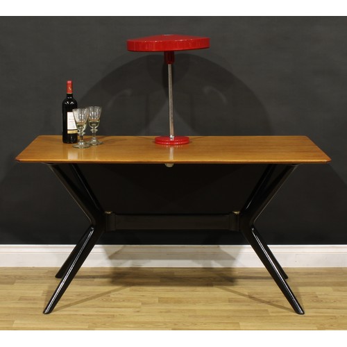 3391 - Mid-century Design - a tola and ebonised Helicopter dining table, by G Plan, the underside stamped E... 