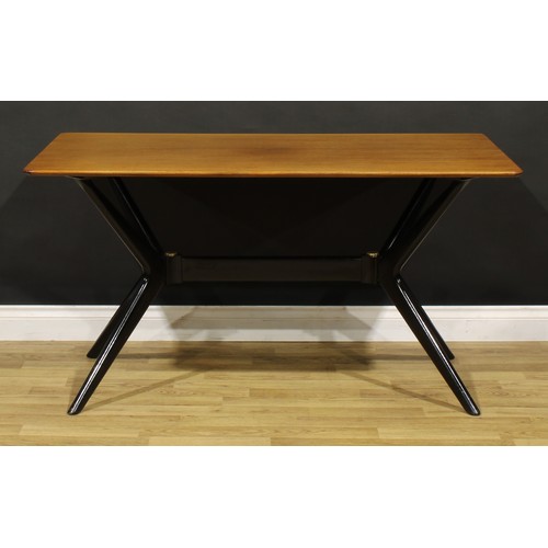 3391 - Mid-century Design - a tola and ebonised Helicopter dining table, by G Plan, the underside stamped E... 