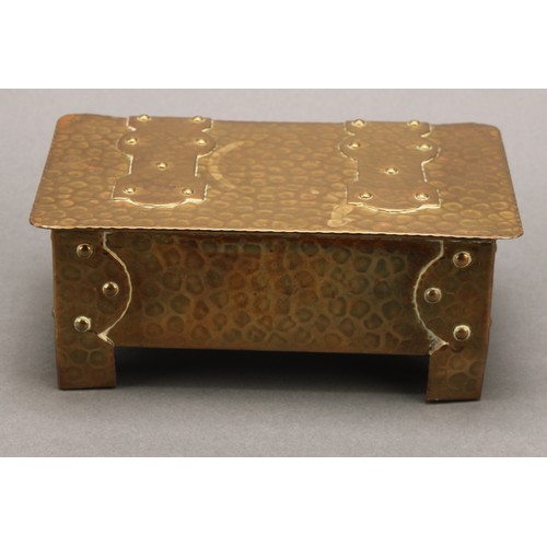 3365 - An Arts and Crafts brass rectangular cigar box, riveted strap hinges and bracket feet, planished ove... 