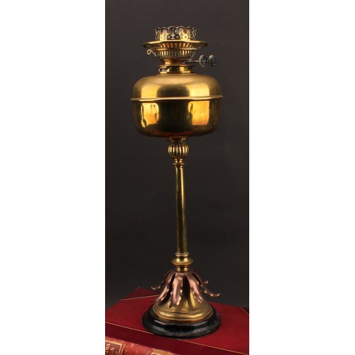 3363 - An Art Nouveau period brass and copper table oil lamp, in the manner of WAS Benson, Thomas Rowatt & ... 