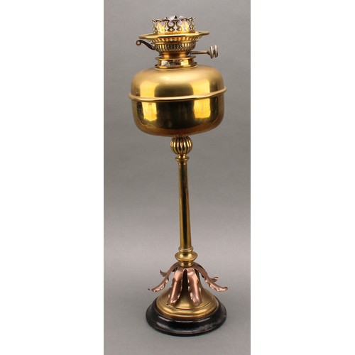 3363 - An Art Nouveau period brass and copper table oil lamp, in the manner of WAS Benson, Thomas Rowatt & ... 