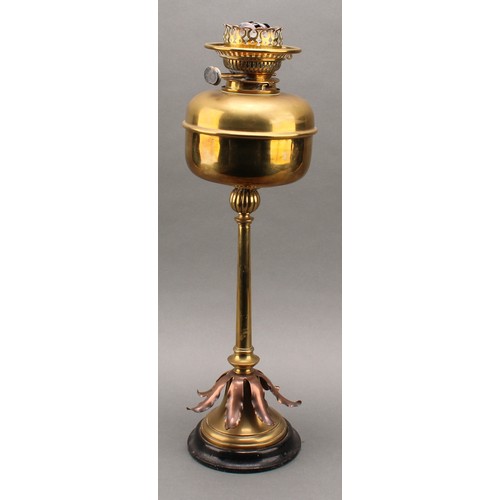 3363 - An Art Nouveau period brass and copper table oil lamp, in the manner of WAS Benson, Thomas Rowatt & ... 