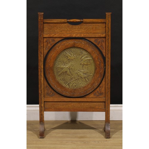 3413 - An Arts and Crafts period oak and brass metamorphic combination fire screen and table, the circular ... 