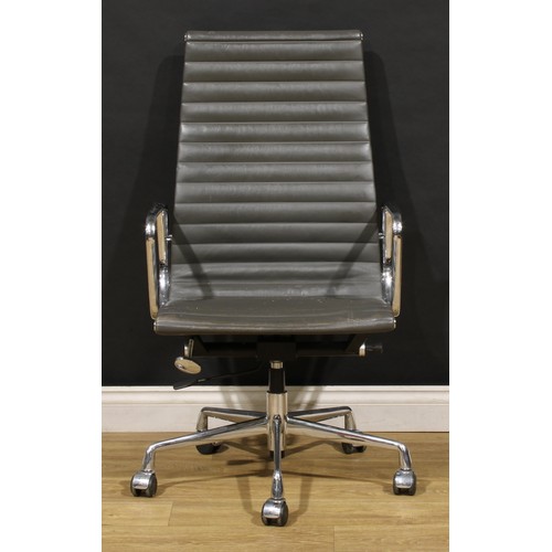 3302 - 20th Century Design - a pair of swivel office chairs, after a design by Charles & Ray Eames for Herm... 