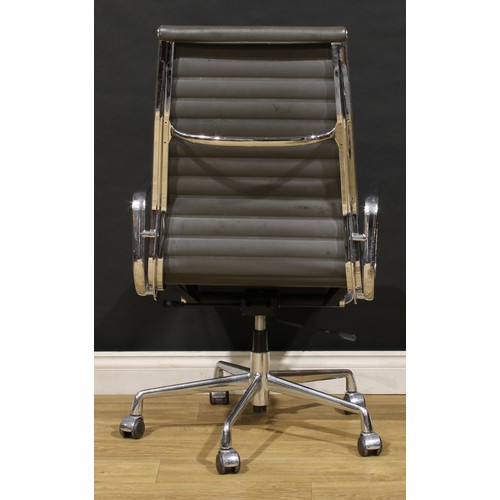 3303 - 20th Century Design - a pair of swivel office chairs, after a design by Charles & Ray Eames for Herm... 