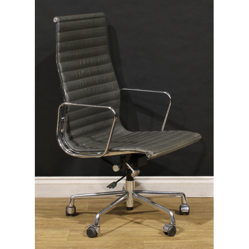 3303 - 20th Century Design - a pair of swivel office chairs, after a design by Charles & Ray Eames for Herm... 