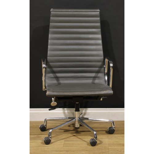 3304 - 20th Century Design - a pair of swivel office chairs, after a design by Charles & Ray Eames for Herm... 