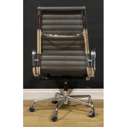 3304 - 20th Century Design - a pair of swivel office chairs, after a design by Charles & Ray Eames for Herm... 