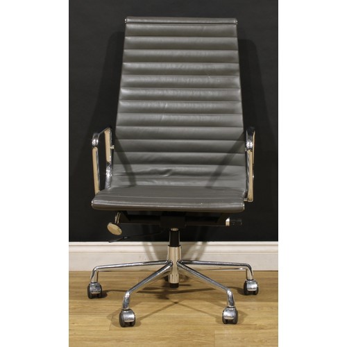 3304 - 20th Century Design - a pair of swivel office chairs, after a design by Charles & Ray Eames for Herm... 