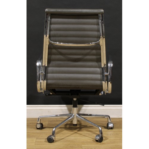 3305 - 20th Century Design - a pair of swivel office chairs, after a design by Charles & Ray Eames for Herm... 