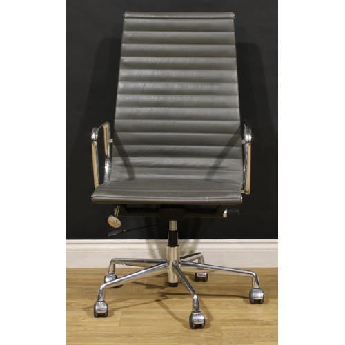 3305 - 20th Century Design - a pair of swivel office chairs, after a design by Charles & Ray Eames for Herm... 