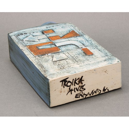 3080 - A Troika pottery 