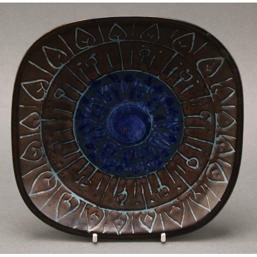 3081 - A Troika pottery rounded square plate, by Honour Curtis, decorated with stylised leaves and lines, i... 