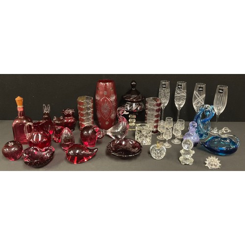 302 - A Bohemian ruby flashed vase and cover, 23cm; a similar vase, 25cm; assorted decorative glassware, W... 
