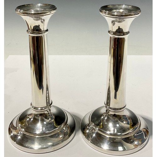 85 - A pair of Elizabeth II silver candlesticks, 19cm high, L. J. Millington, Birmingham 1995