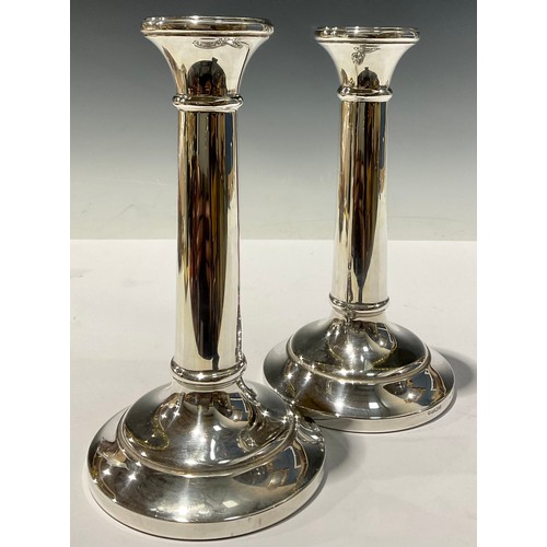 85 - A pair of Elizabeth II silver candlesticks, 19cm high, L. J. Millington, Birmingham 1995