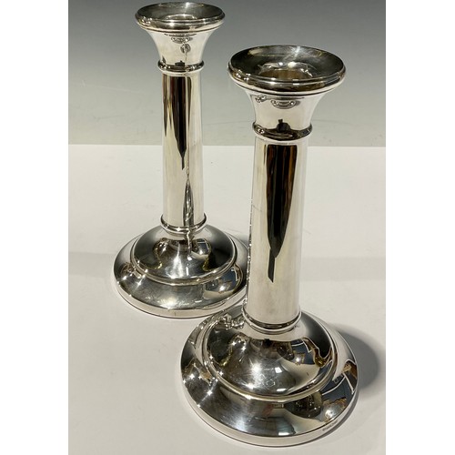 85 - A pair of Elizabeth II silver candlesticks, 19cm high, L. J. Millington, Birmingham 1995