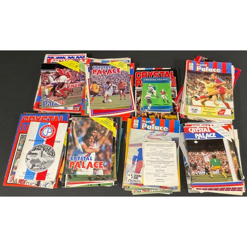 462 - Sports Memorabilia - a quantity of mainly Crystal Palace Football League Division One matchday progr... 