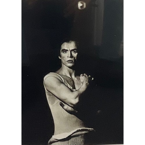 2311 - Sally Soames (1937 - 2019), Rudolf Nureyev, London Colisseum, photographic print, signed in pen, bli... 