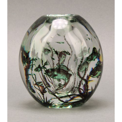 2458 - An Orrefors glass graal vase, by Edward Hald (1883 - 1980 ),  decorated with fish, 11cm high, signed... 