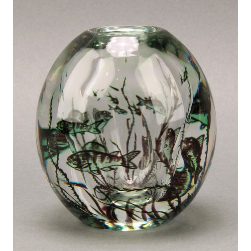 2458 - An Orrefors glass graal vase, by Edward Hald (1883 - 1980 ),  decorated with fish, 11cm high, signed... 