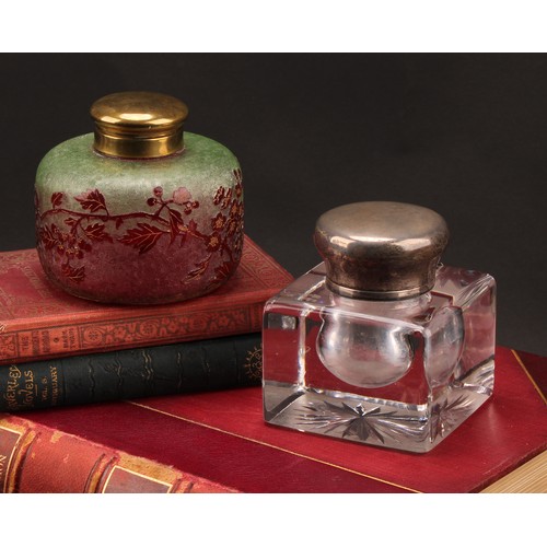 2395 - An early 20th century cameo glass inkwell, decorated with trailing branches on a frosted ground, hin... 