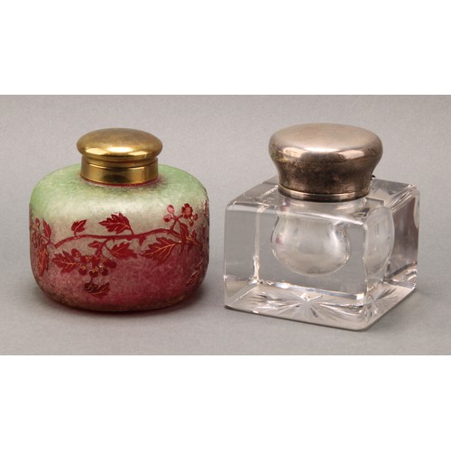 2395 - An early 20th century cameo glass inkwell, decorated with trailing branches on a frosted ground, hin... 