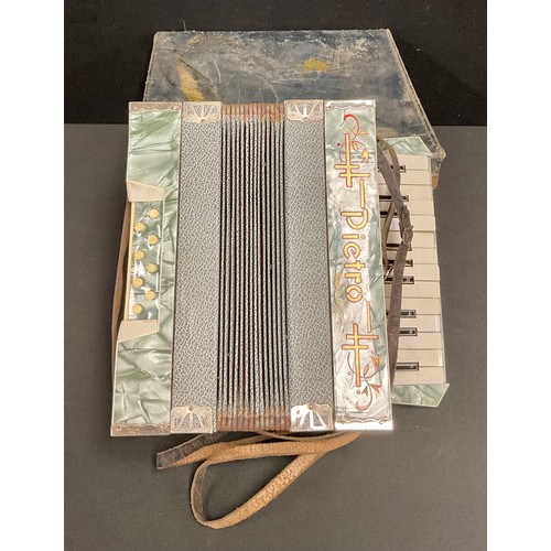 565 - An Italian piano accordion