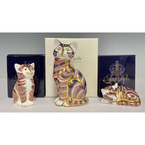 5043 - A Royal Crown Derby paperweight, Cat, gold stopper, boxed; others, Sitting Kitten, gold stopper, box... 