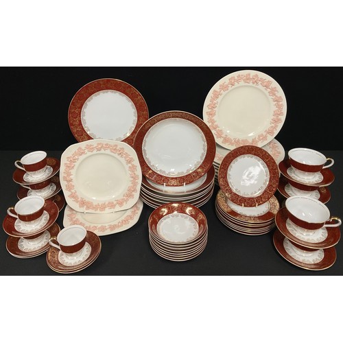 5091 - Ceramics - Wedgwood Queensware dinner plates, etc; a Japanese porcelain part dinner service, compris... 