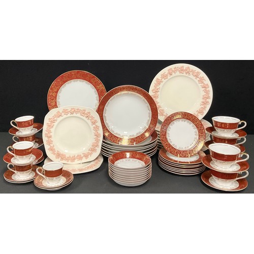 5091 - Ceramics - Wedgwood Queensware dinner plates, etc; a Japanese porcelain part dinner service, compris... 