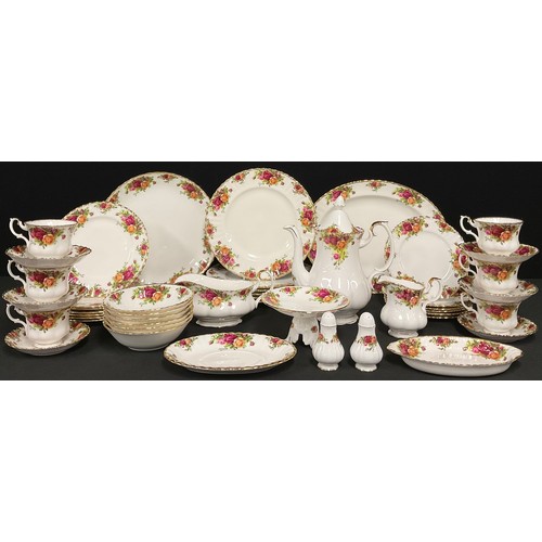 5100 - A Royal Albert Old Country Rose pattern dinner and tea service, for six inc dinner. side plates, lar... 