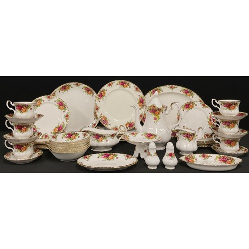 5100 - A Royal Albert Old Country Rose pattern dinner and tea service, for six inc dinner. side plates, lar... 