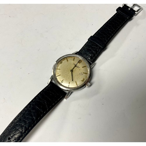 5141 - A vintage Longines stainless steel wristwatch