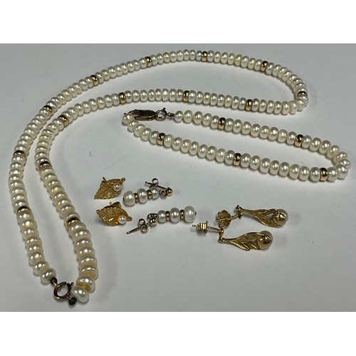 5152 - A H Samuels 9ct gold and cultured pearl necklace, bracelet and earring parure, creamy white pearls d... 