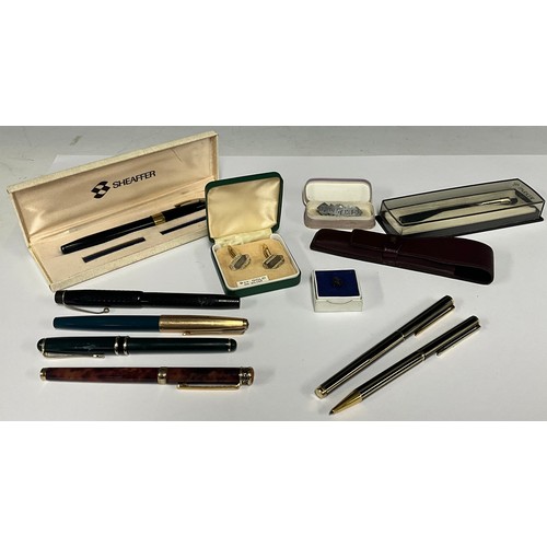 5156 - A Rolls Royce RR silver tie pin, boxed;  Mother brooch;  pair of 9ct gold on silver cufflinks, fount... 