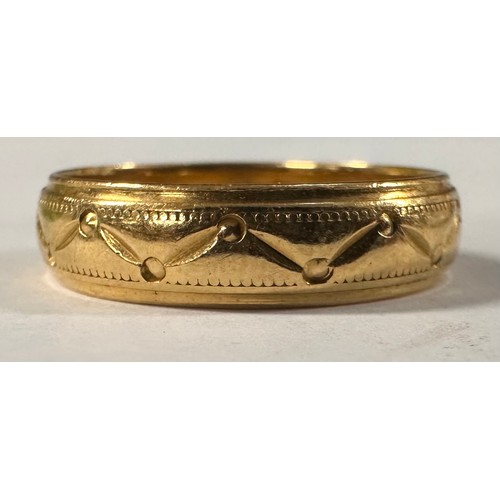 5172 - An 18ct gold wedding band ring, size S, 4.8g