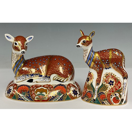 5002 - A Royal Crown Derby paperweight, Roe Deer, Collectors Guild exclusive, 16.5cm wide, gold stopper, pr... 