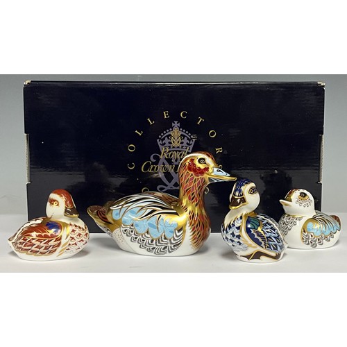 5018 - A set of two Royal Crown Derby paperweights, Duck and Duckling, Collectors Guild exclusive, printed ... 