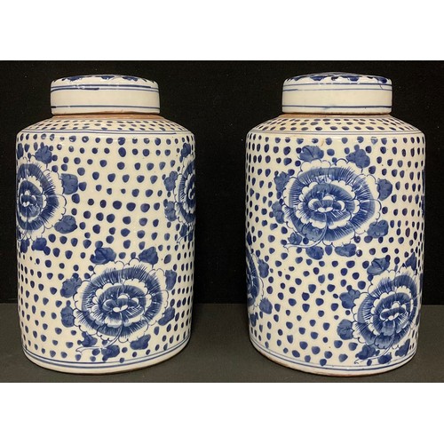 5504 - A pair of Chinese blue and white ginger jars, decorated with flowers, 28.5cm high, 18cm diameter, un... 