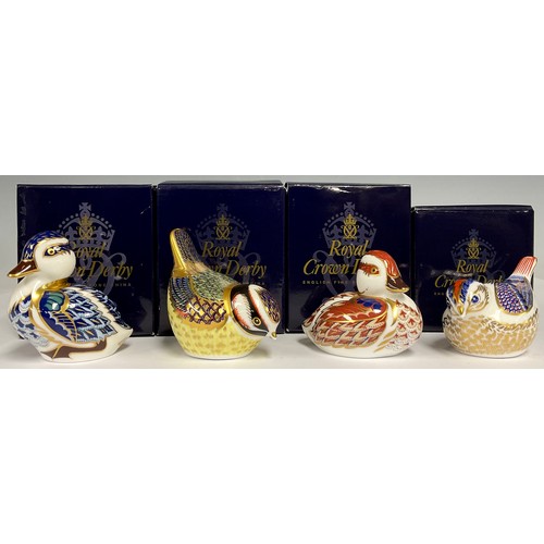 5543 - Royal Crown Derby paperweights - Goldcrest, Sitting Duckling, Swimming Duckling and Bluetit, all gol... 